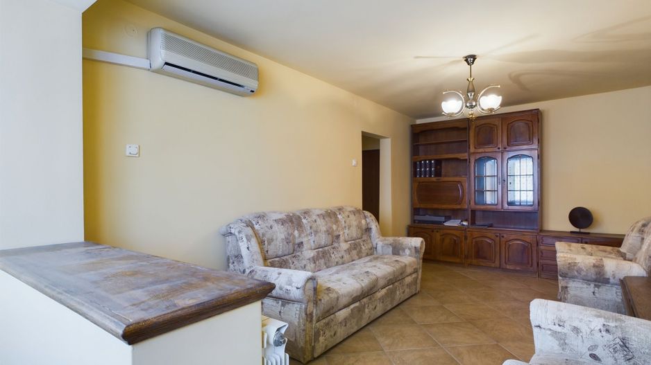 Apartament cu 3 camere, etaj intermediar - Poză 1