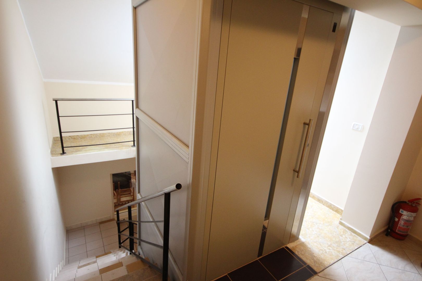 Vila  destinatie camin batrani - Poză 19