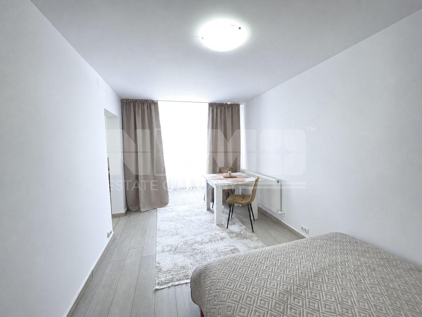 Garsonieră de Închiriat | Renovată Complet | Etaj 3 | Radauti - Poză 2