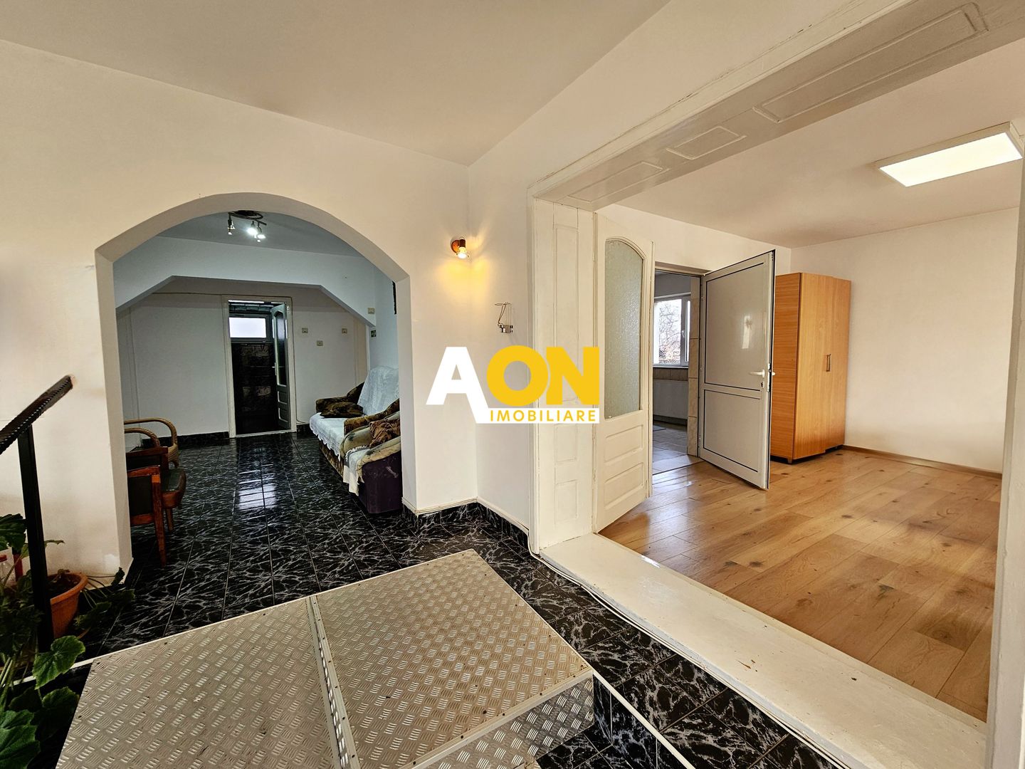 Casa 10 camere, 878 mp teren, toate utilitatile, Barabant - Poză 3