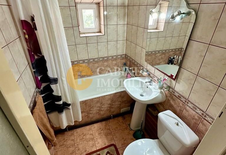 3 Camere Decomandat - Etaj 3 - Zona Nicolina 2- Bloc 1982 - Poză 7