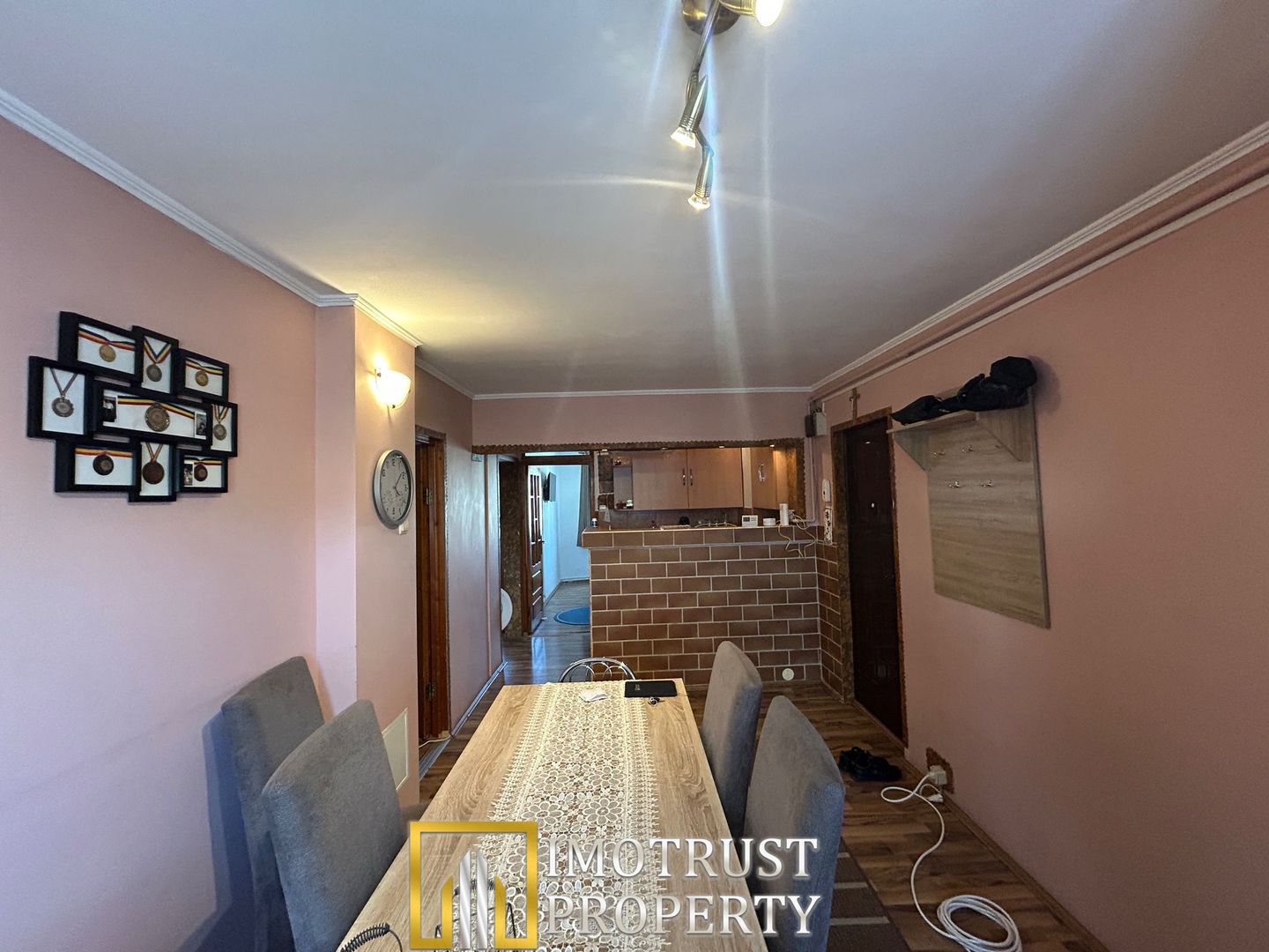 De vanzare apartament 3 camere/ Aradul Nou - Poză 2