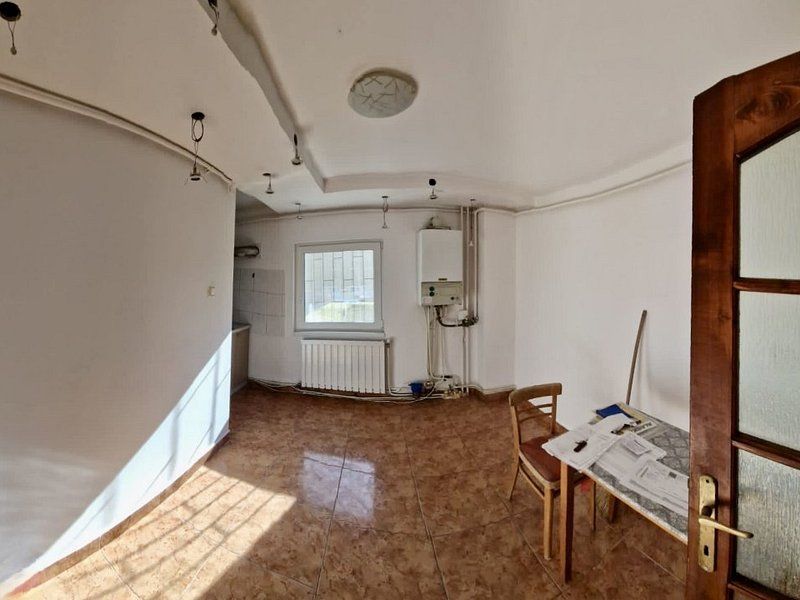 Apartament cu 4 camere, 95 mp utili, pretabil birou, cu garaj, in zona Girocului - Poză 2