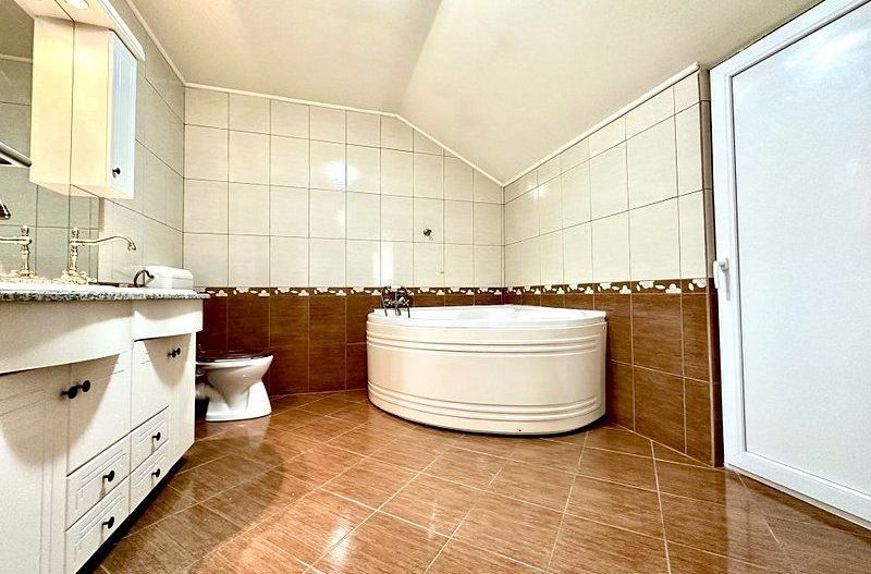 Casa la intrare în Ghiroda - Poză 33