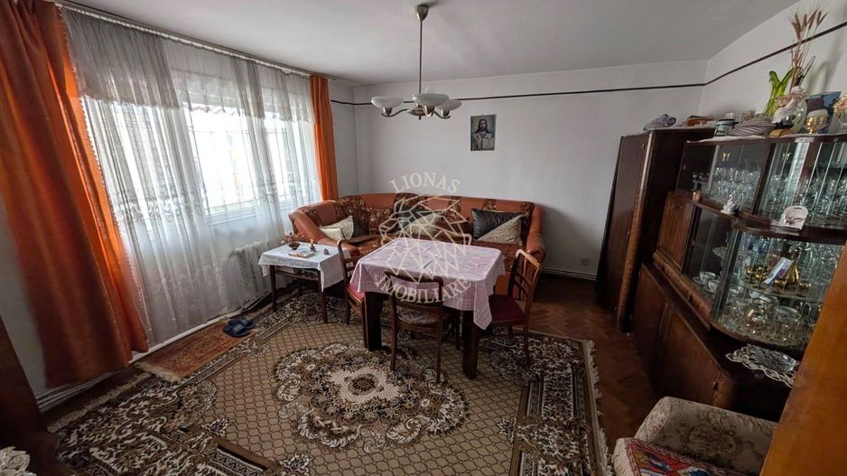 Apartament decomandat 4 camere 90 mp-balcon-Zona Centrala - Poză 4