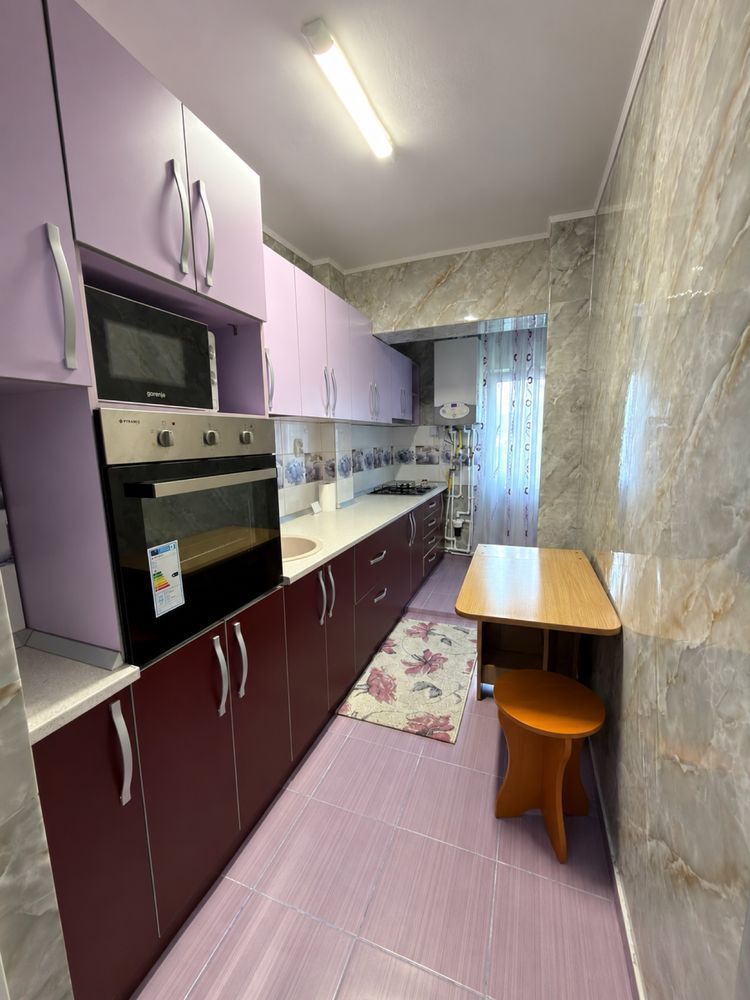 De inchiriat apartament 2 camere, renovat , Micro 40, et.1, 1500 lei - Poză 2