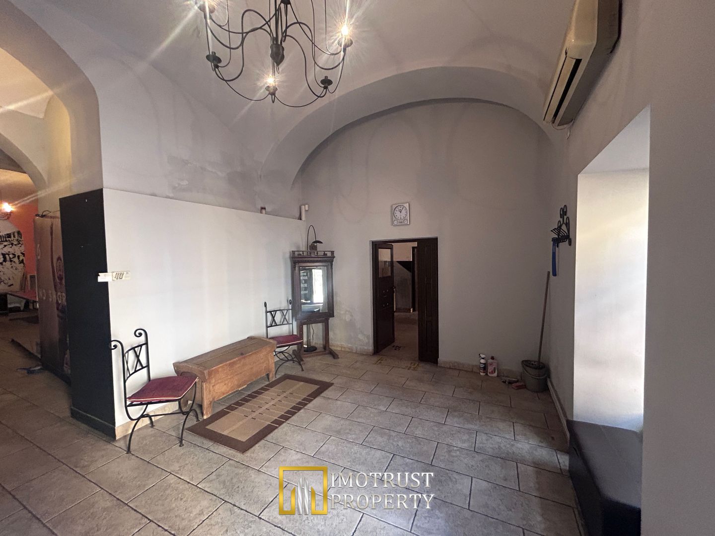 Spatiu comercial de vanzare zona Bou Rosu - Poză 2