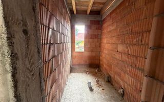 Casă de vânzare 260 mp utili + 1052 mp teren in centrul orasului Covasna - Poză 9