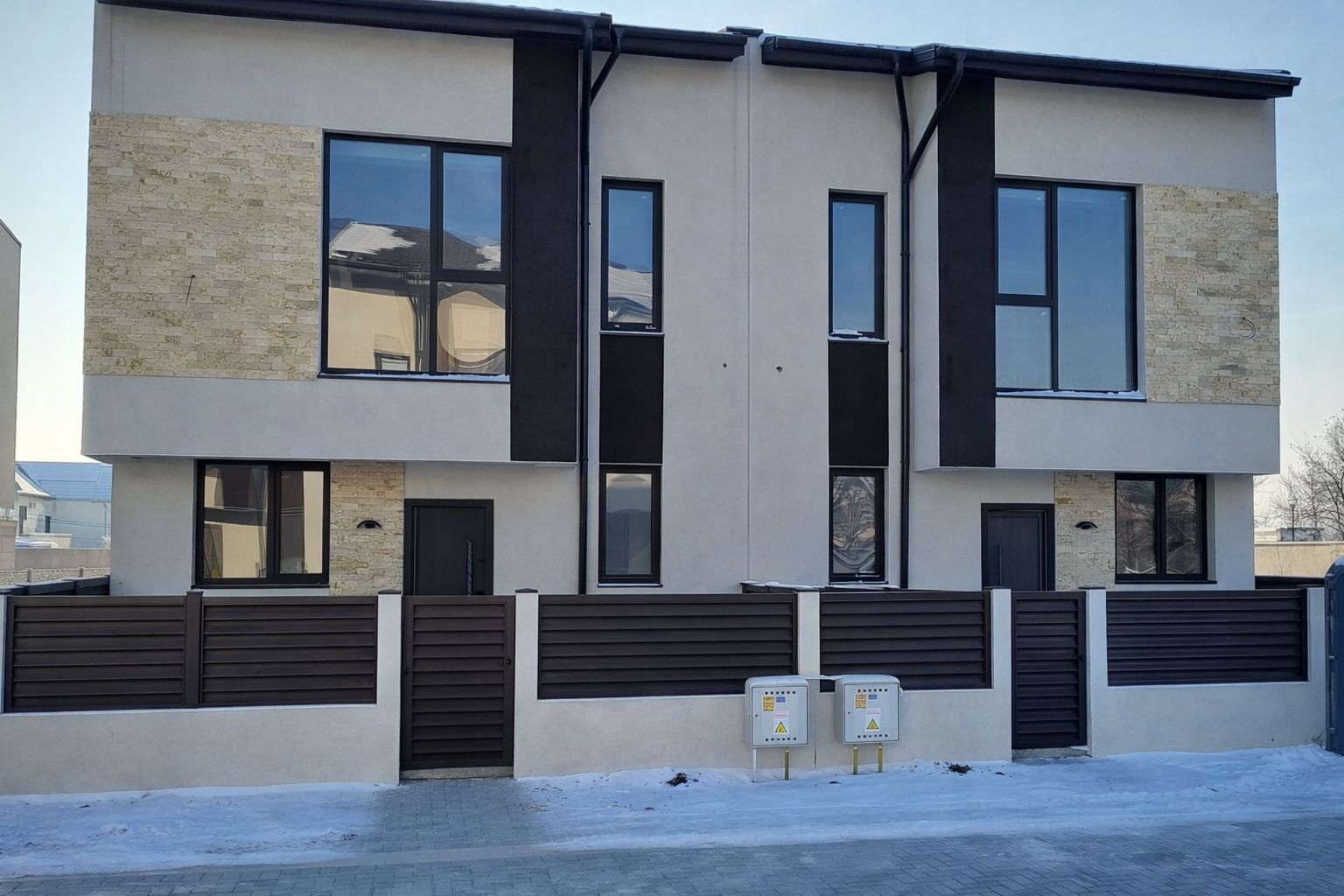 Casa..Vila cu 5 camere de vanzare.......Nord Bragadiru..... - Poză 2