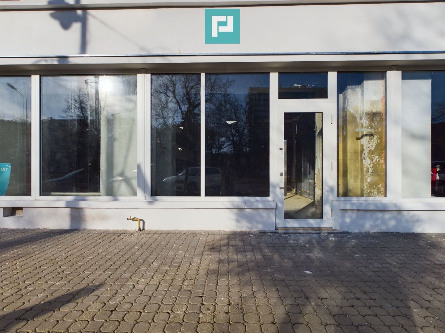 Spațiu comercial 60 mp pe Bulevardul Revoluției - Poză 2