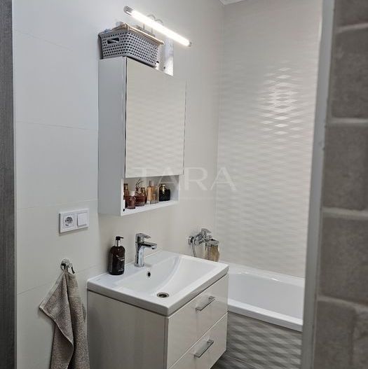 Apartament modern cu 3 camere și parcare subterană în Sânnicoară - Poză 6