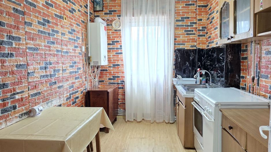 Apartament cu 3 camere, etaj 3, mobilat și utilat, zona GARĂ; - Poză 8