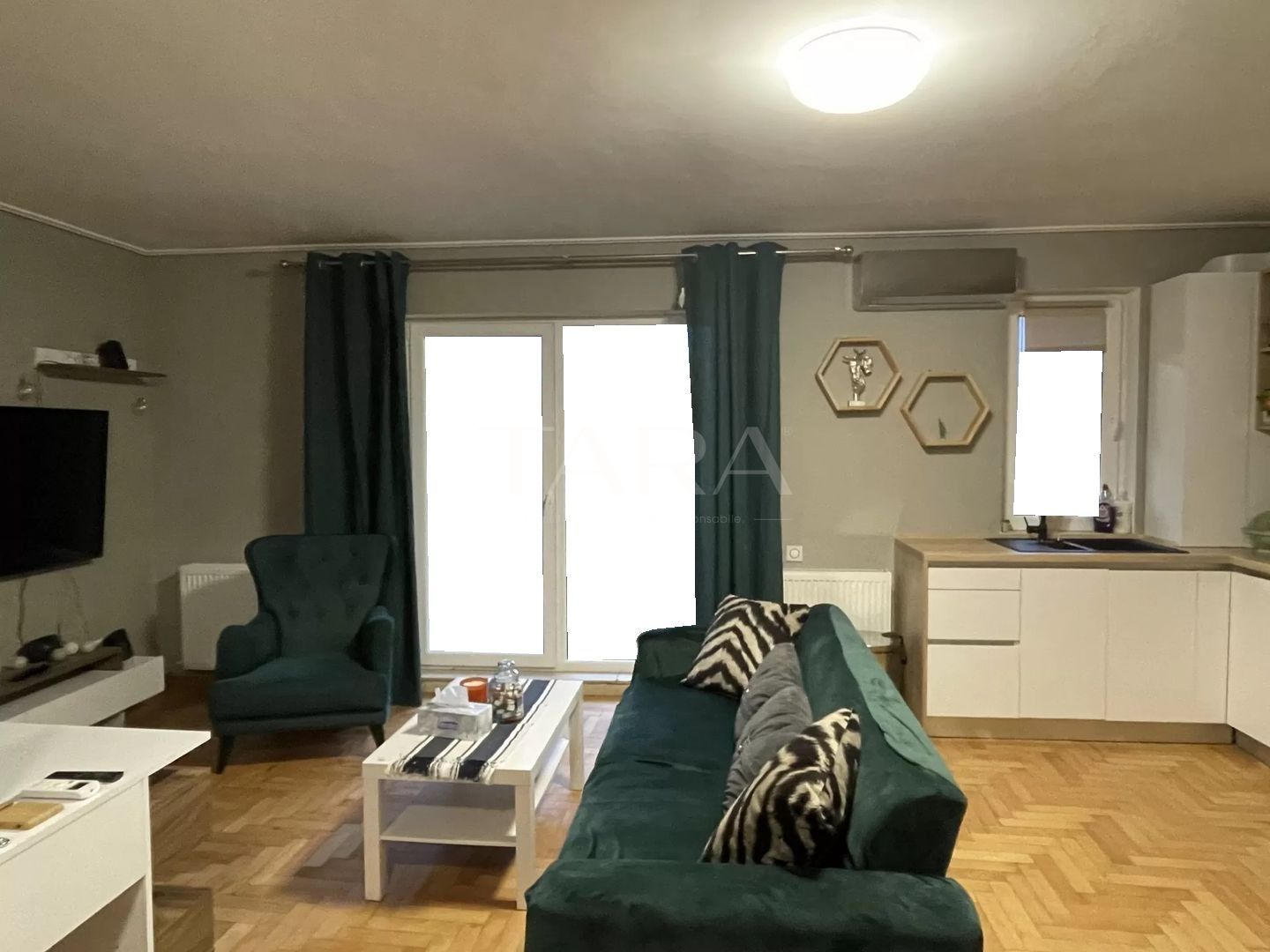 Apartament 3 camere, Floresti - Poză 1