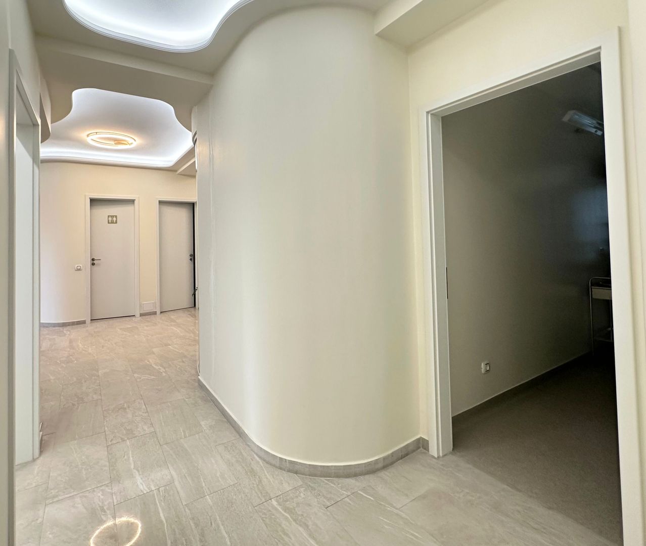 De vânzare Centru Medical Multifuncțional 196 mp zona Coresi - Poză 7