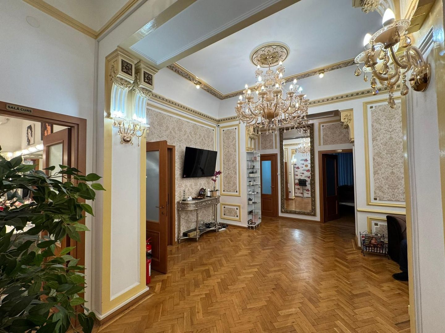 Spatiu comercial de inchiriat Piata Romana bd Magheru - Poză 1