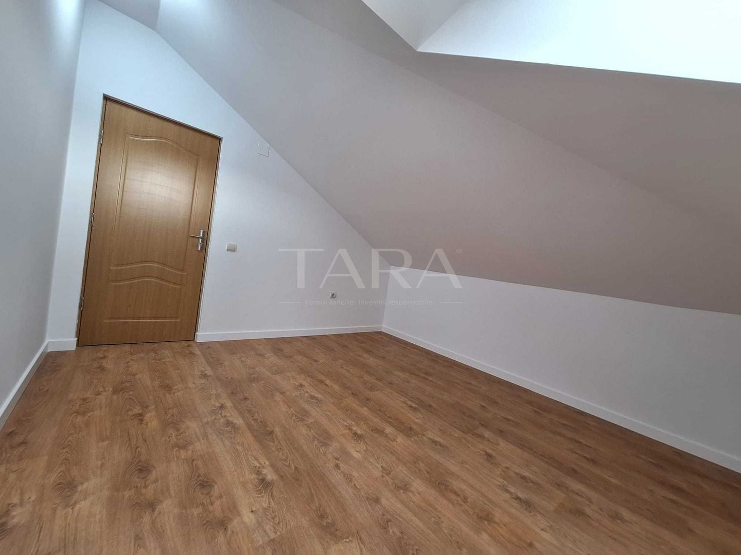 Apartament cu 4 camere tip mansardă,  Floresti. - Poză 6