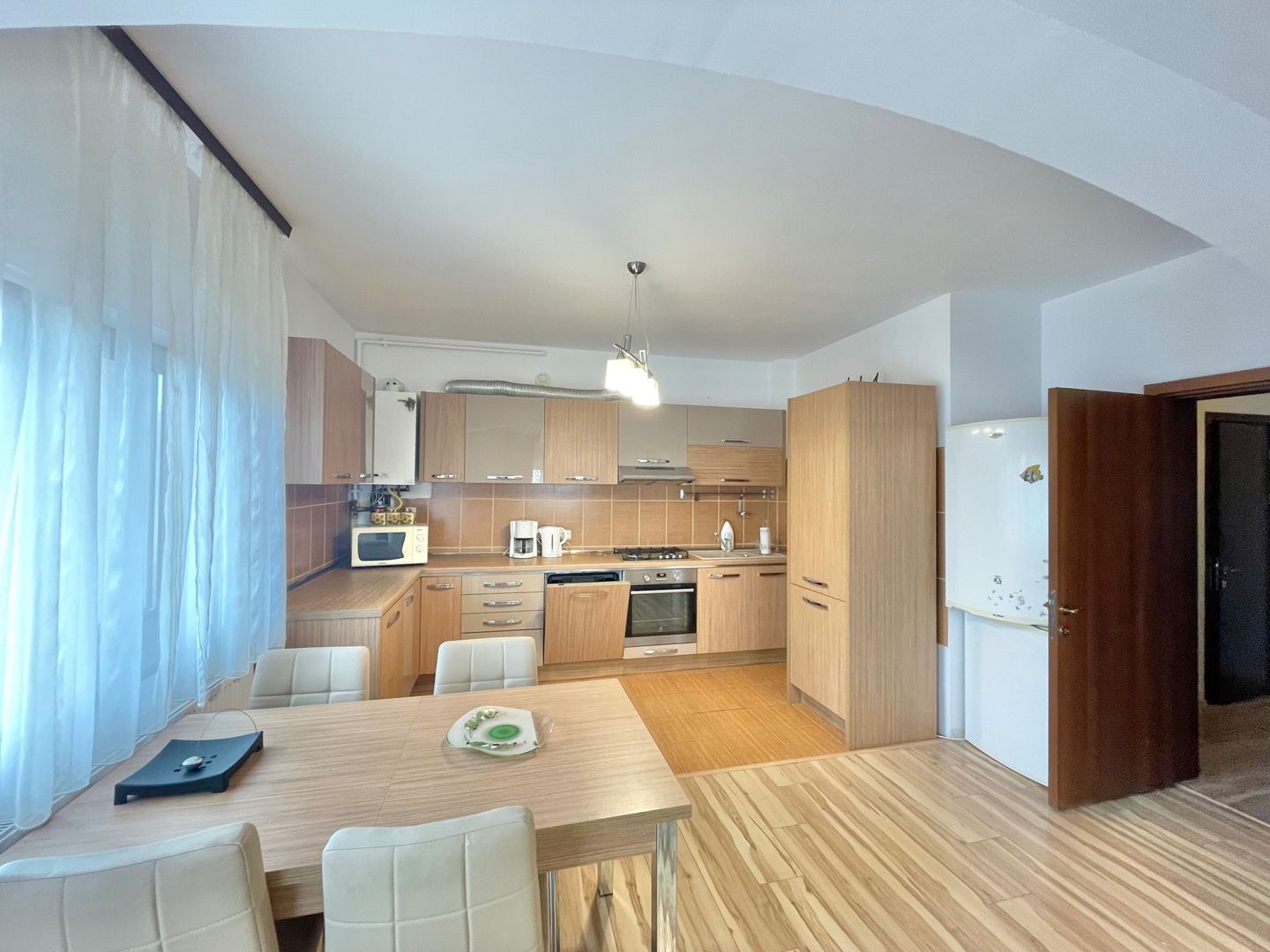 APARTAMENT 3 CAMERE SPATIOS COMPLET MOBILAT | STRAND 2 | LOC DE PARCARE - Poză 1