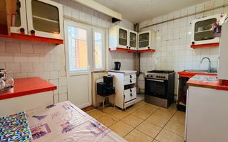 Apartament 3 camere dec. ,Galati, la PS-uri, Casa Roșie etaj 2, 68 mp. - Poză 4
