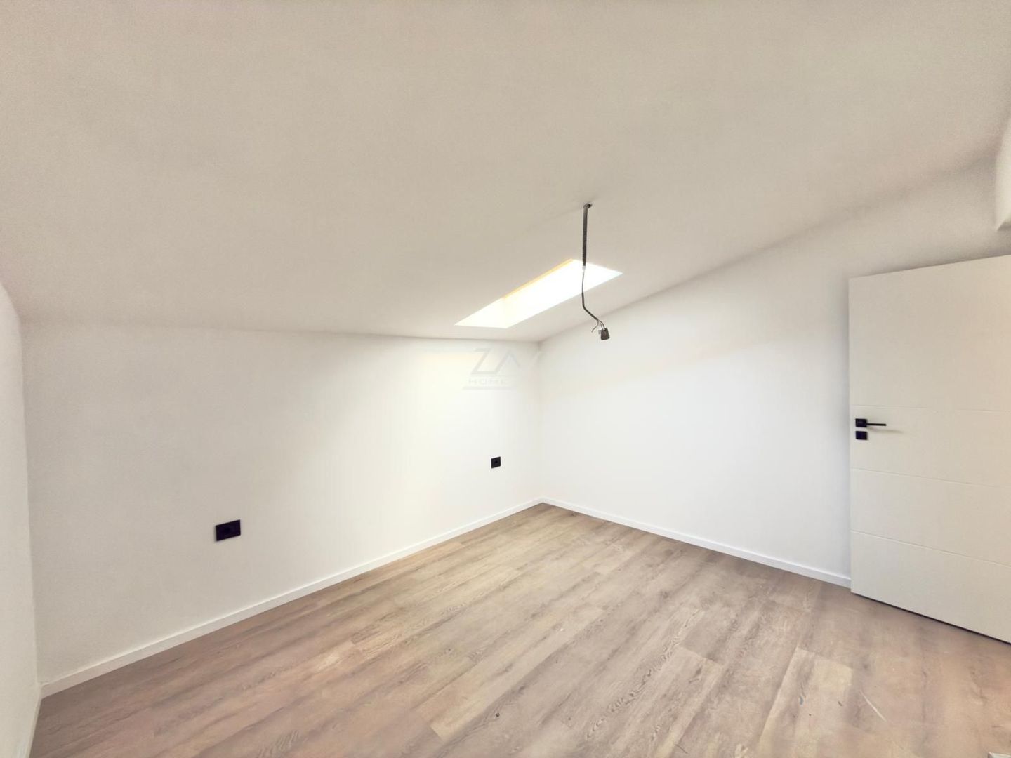 Ap pe 2 niveluri. Decomandat. 2 locuri de parcare. - Poză 13