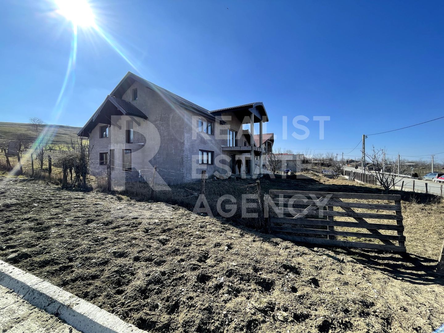 Vilă de vânzare, 253 mp util, teren 1000 mp, Rediu Mitropoliei - Poză 2