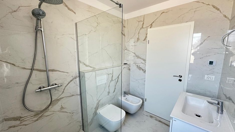 COMISION 0! Duplex finalizat - 5 camere, 3 bai. Panouri fotovoltaice. - Poză 4