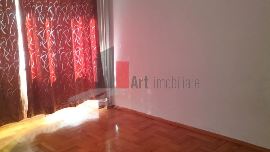 APARTAMENT 3 CAMERE - Poză 2