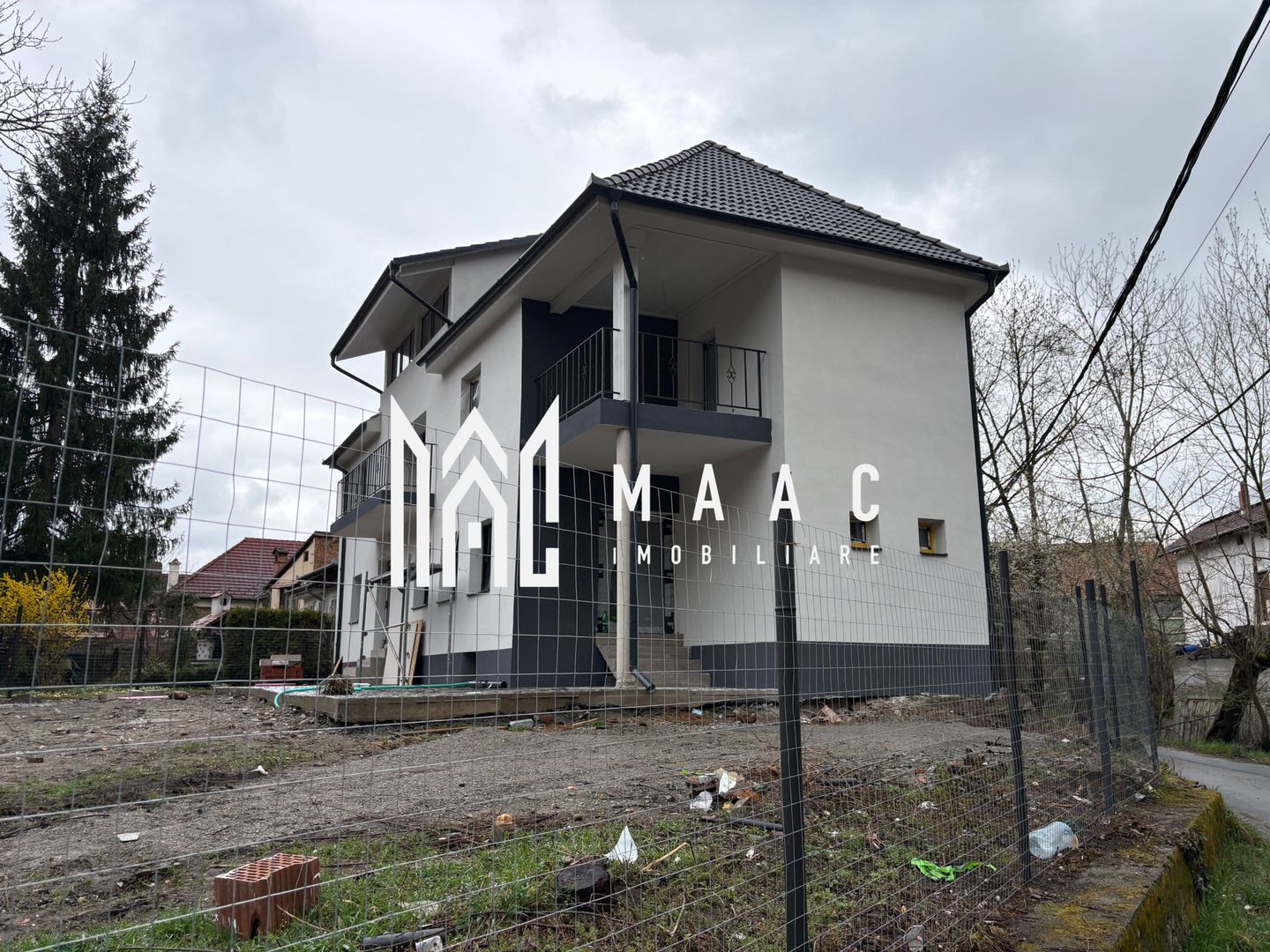 Vilă spațioasă în centrul Cisnădioarei, teren generos 1300 mp, finalizată 2025 - Poză 2