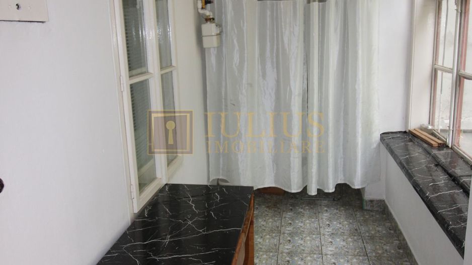 ideal pentru studenti sau o familie, cladire istorica, centrala proprie - Poză 16