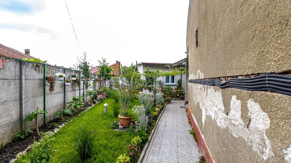 Apartament cu 2 camere, la curte comună, în Grădște. - Poză 5