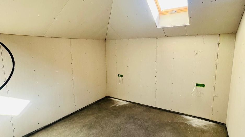 Casa noua ,  finisata cu 5 camere in localitatea Santandrei - Poză 8