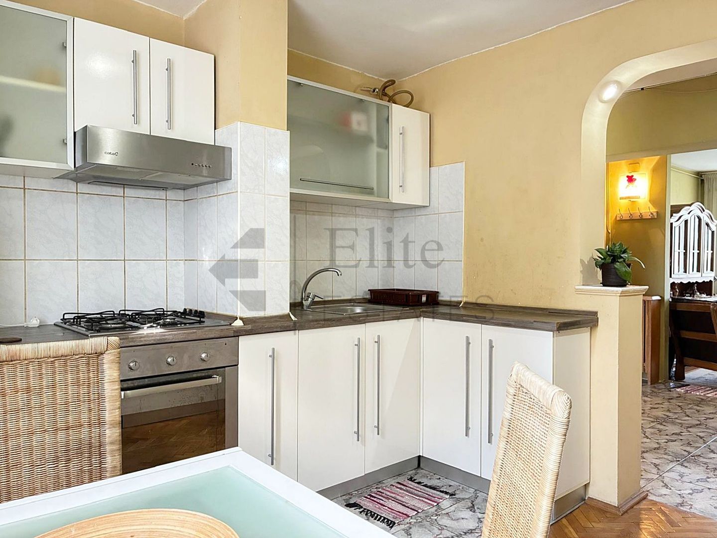 Apartament cu 4 camere de inchiriat Splaiul Crisanei, Oradea - Poză 2