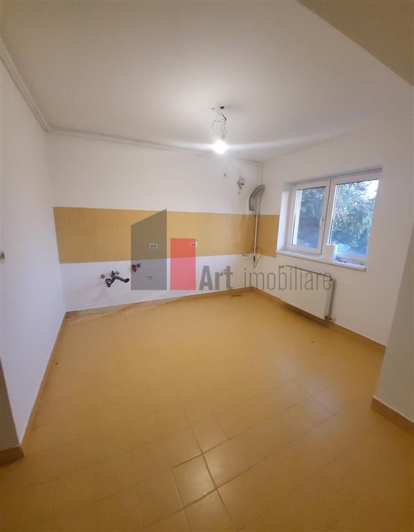 Apartament 3 camere Vitan metrou Mihai Bravu - Poză 7