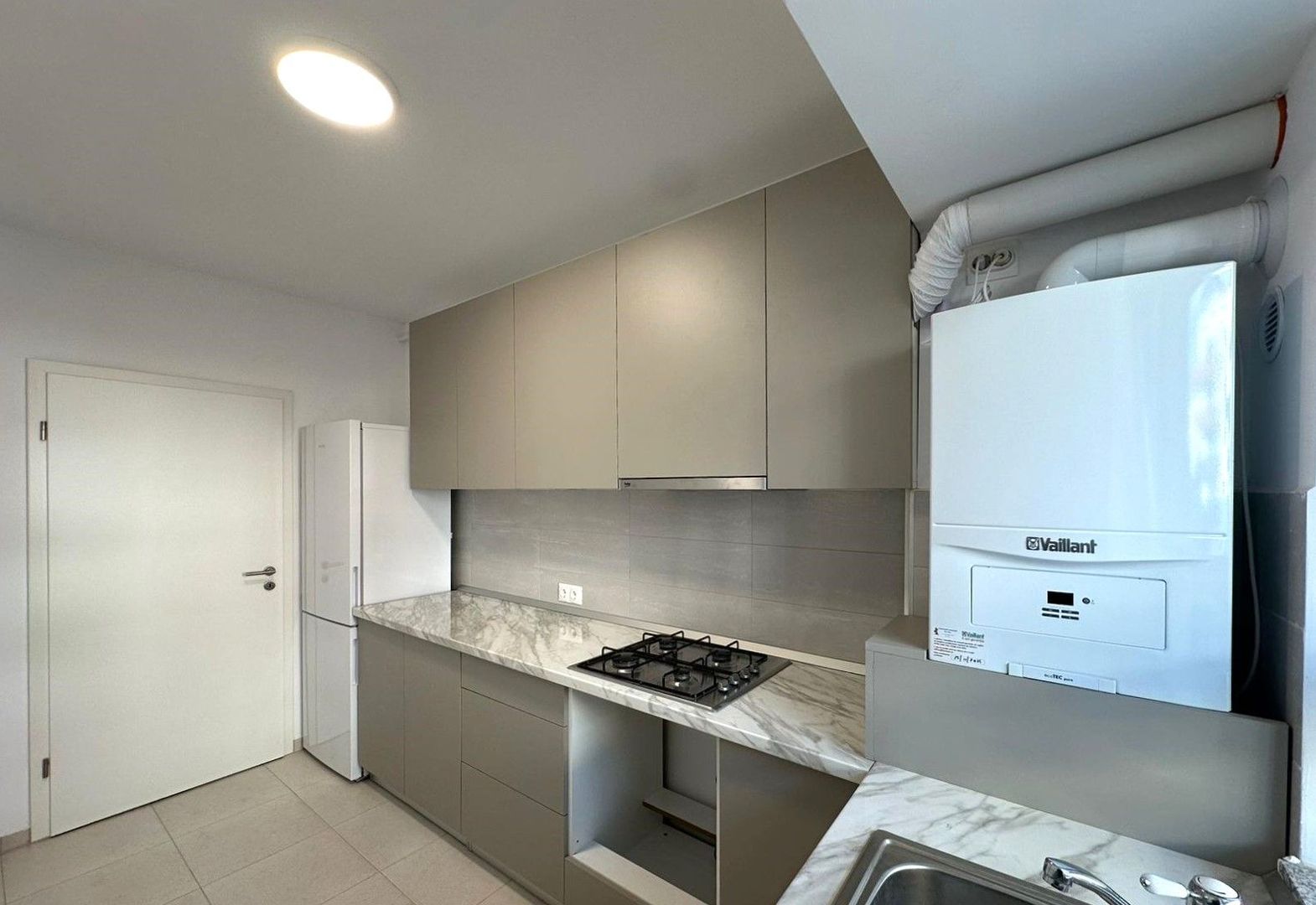 Vanzare apartament nou mobilat cu parcare si boxa Avantgarden 3 - Poză 19