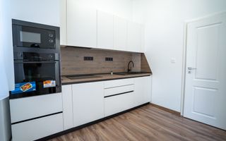 Apartament cu 2 camere, casă la curte comună – Central, Oradea - Poză 2