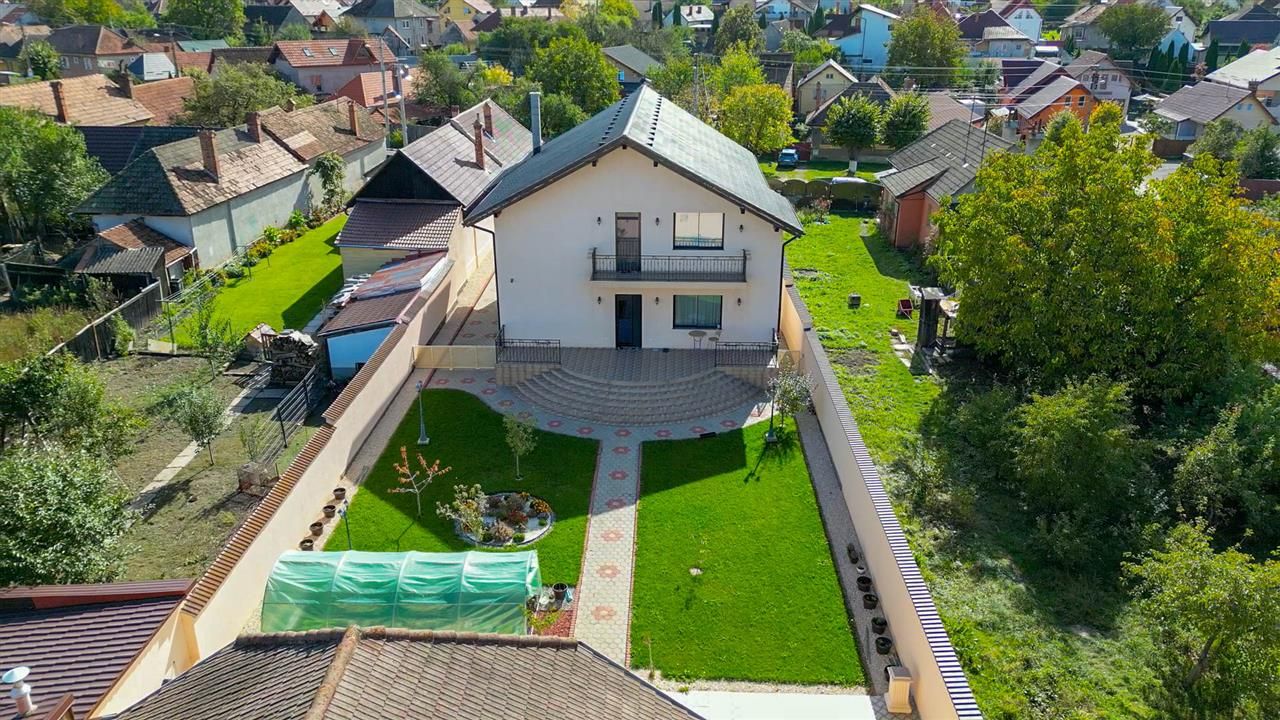 Somptuozitate in stil modern, 2 garaje, 3 terase, totul pe 1.000 mp teren - Poză 37