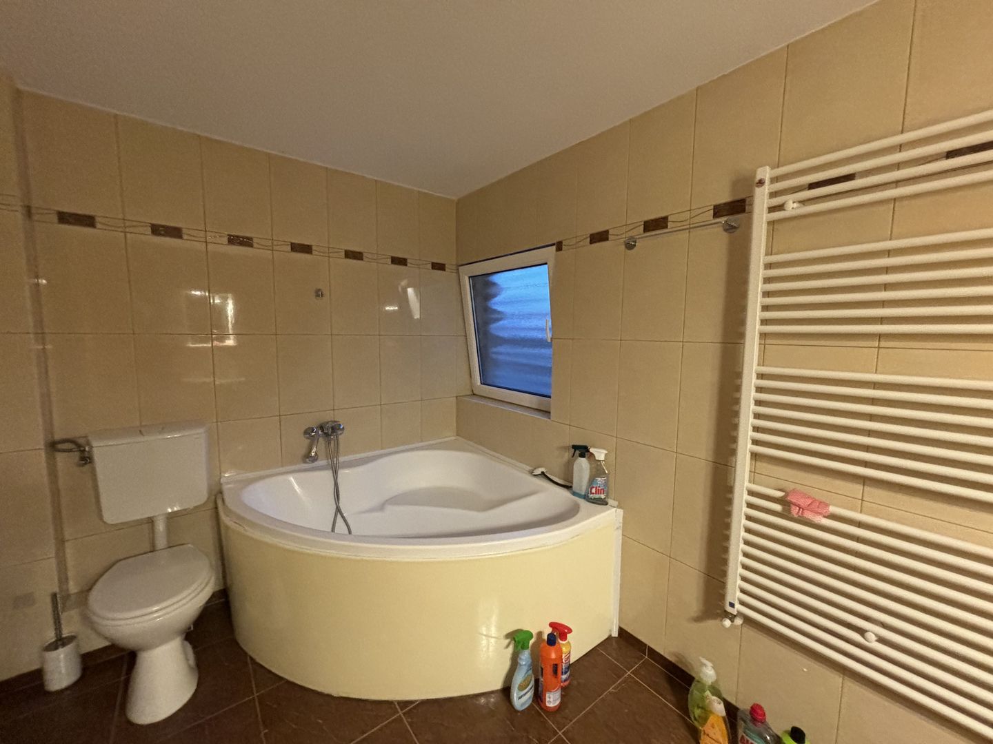 Vila spatioasa ideala pentru diferite activitati sau ptr.locuit -NEMOBILATA - Poză 16