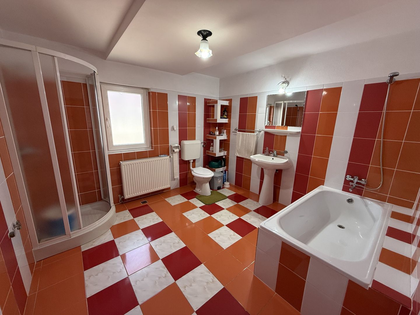 Vila construită in 2010 - P+1+pod - S=236 mp și curte 238 mp Campina! - Poză 9
