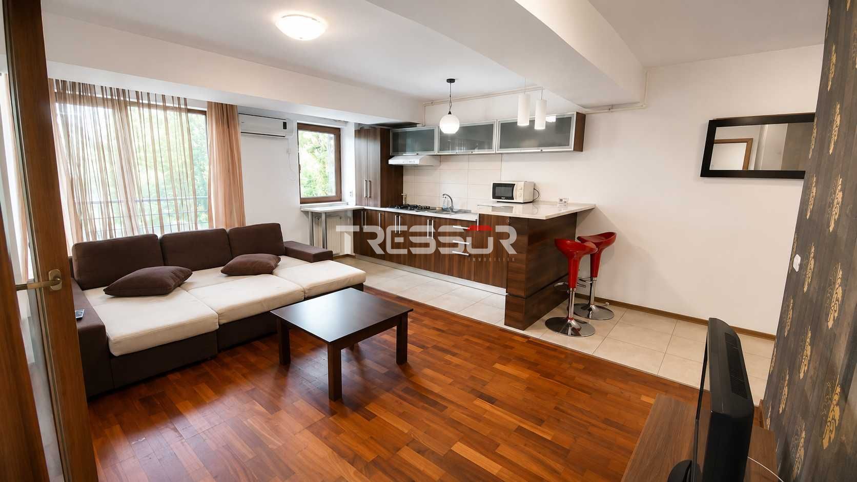 Apartament 2 camere ultracentral în Mamaia, zona Rex, parcare privată - Poză 1