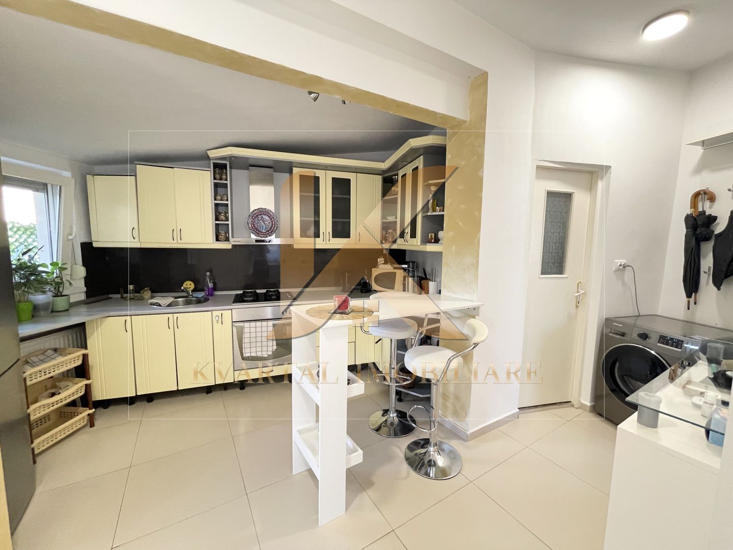 Apartament generos la casa 2 camere , 70 mp Zona Parneava ! - Poză 3