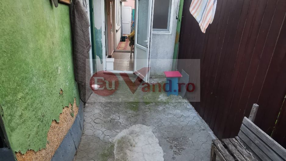 De inchiriat casa cu 2 camere, strada Romana, 300 euro - Poză 4