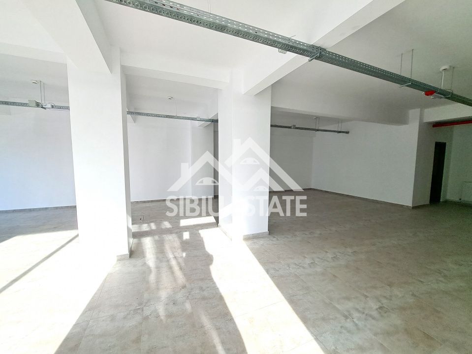 Spatiu comercial vad stradal, vitrine - Poză 12