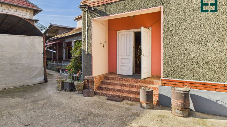 Casă cu 10 camere și 1437 mp teren în Ineu - Arad - Poză 24