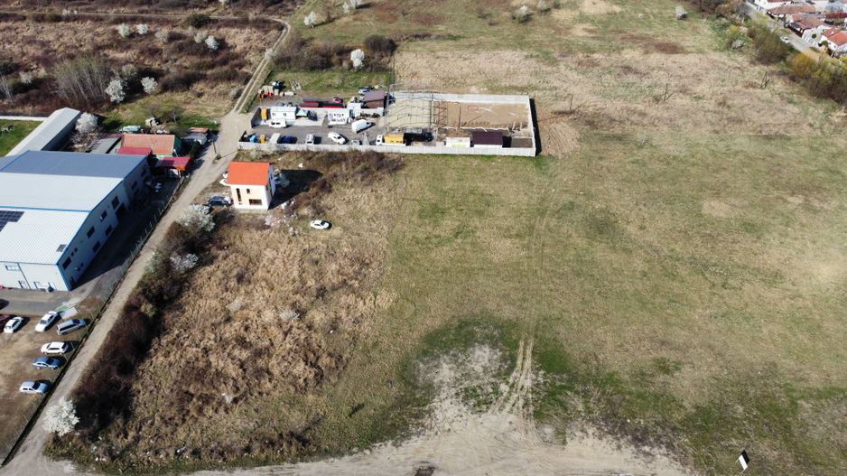 Teren intravilan 3.250 mp -zona Plopi - Poză 2