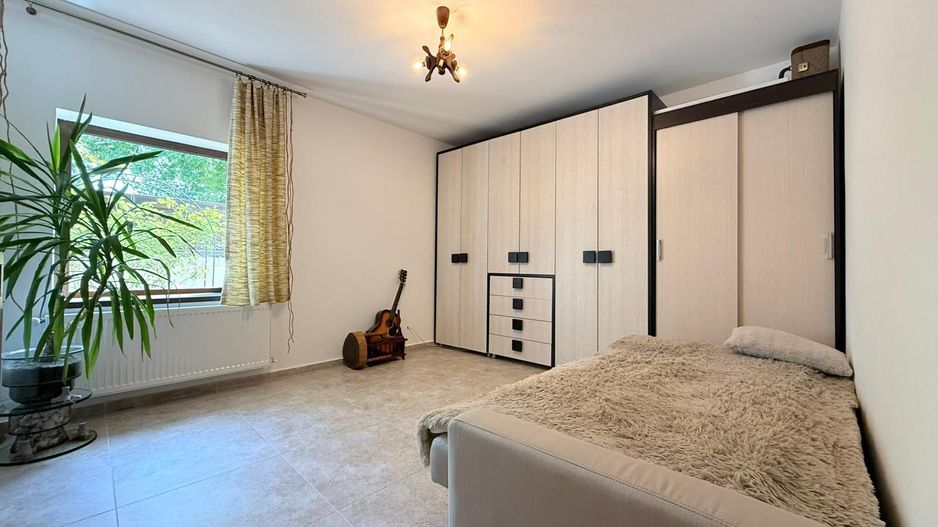 Casa renovata integral | acces auto in curte | Centrala proprie - Poză 14