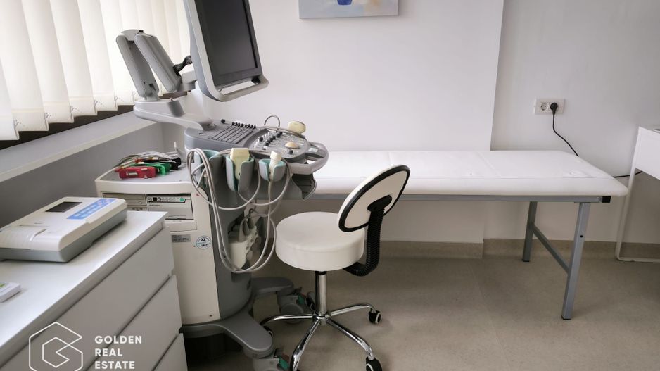 Cabinet medical ultracentral, renovat recent în Policlinica Municipala - Poză 5
