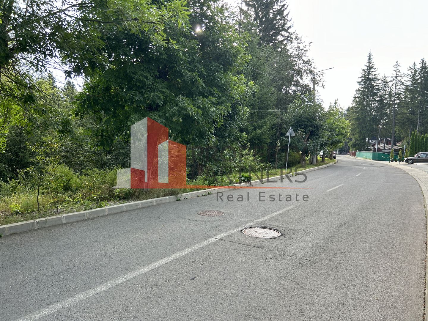 Teren generos de 8.267 mp în Predeal, Strada Nicolae Bălcescu. - Poză 1