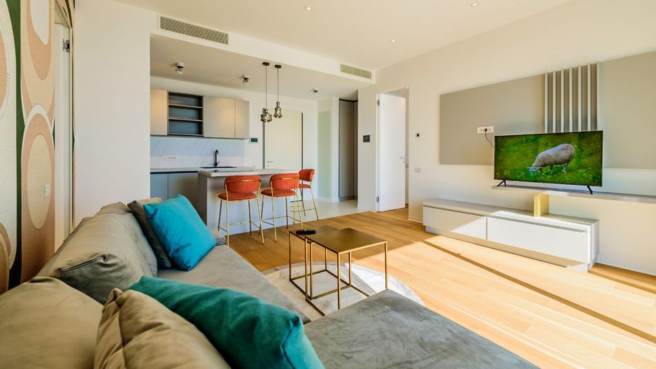 Apartamentul de la Malul Mării – Eleganță Contemporană în Inima Stațiunii - Poză 2