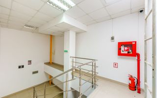 Cladire de birouri de vanzare. Comision 0% la cumparare - Poză 18