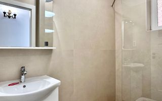 Casa de inchiriat, 3 camere, 3 bai, renovata, prima inchiriere. - Poză 13