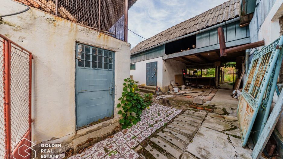 Vila superba, P+E,  Cuvin, 9 camere, 200 mp si teren 1300 mp plus anexa 3 camere - Poză 40